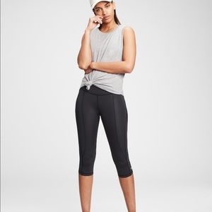 New without tag!!! GapFit High Rise Crop Leggings in Sculpt Compression-women